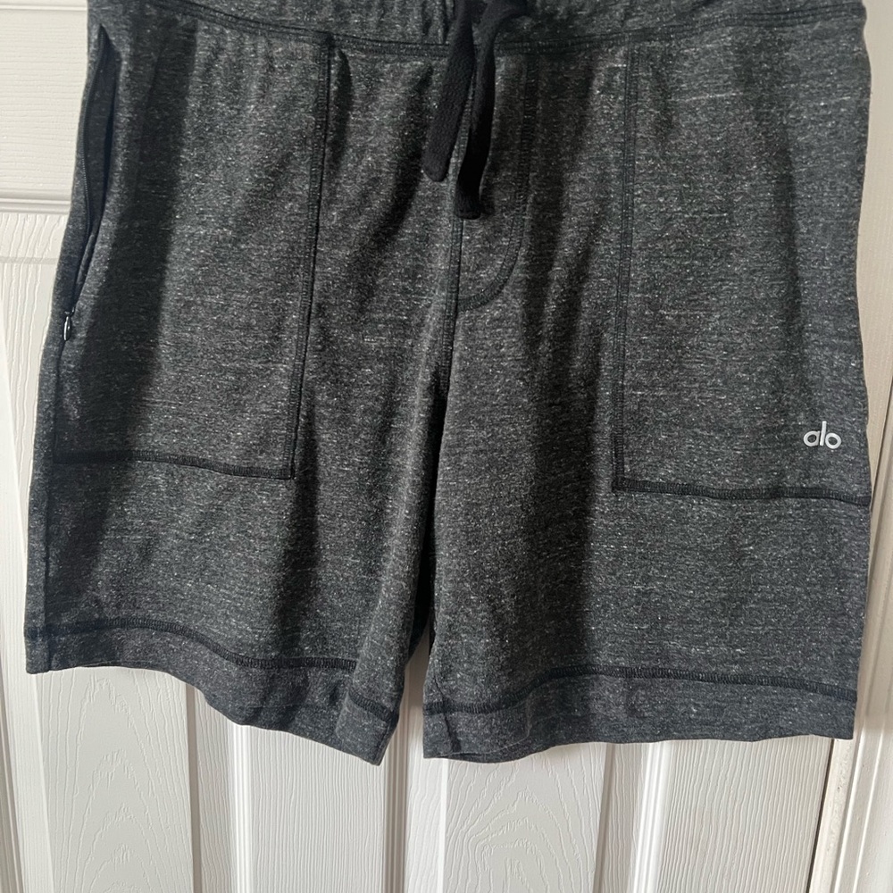 ALO Yoga Men's Gray Shorts
